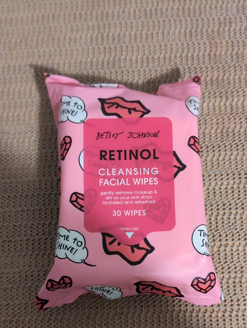 Betsey Johnson Retinol Cleansing Facial Wipes — Pink (30 Wipes) New